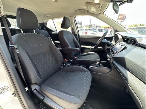 Used 2021 Nissan Kicks S FWD image 15