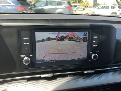 Used 2022 Kia Carnival LX image 24