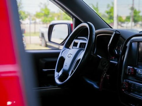 Used 2018 Chevrolet Silverado 1500 LT AWD/4WD image 34