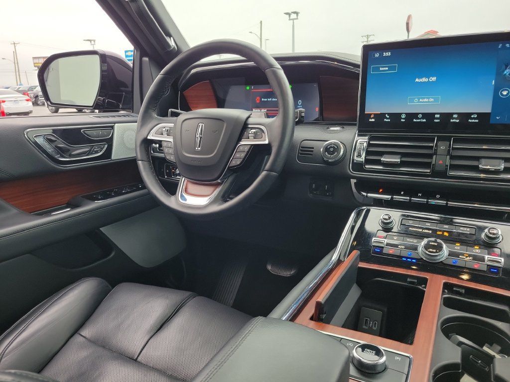 Certified 2023 Lincoln Navigator Reserve AWD/4WD image 13