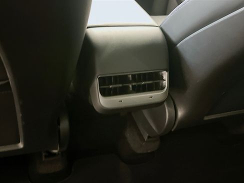 Used 2021 Tesla Model Y Long Range image 29