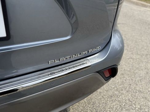 Certified 2022 Toyota Highlander Platinum image 48