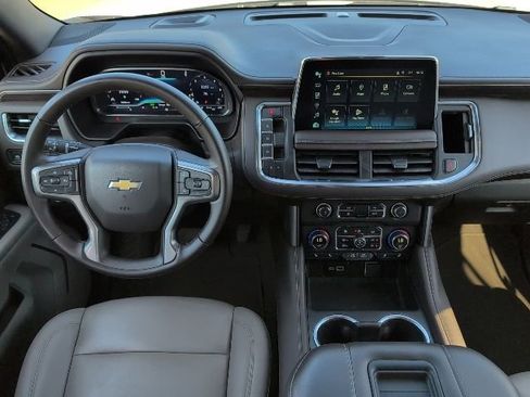 Used 2024 Chevrolet Suburban LT image 4