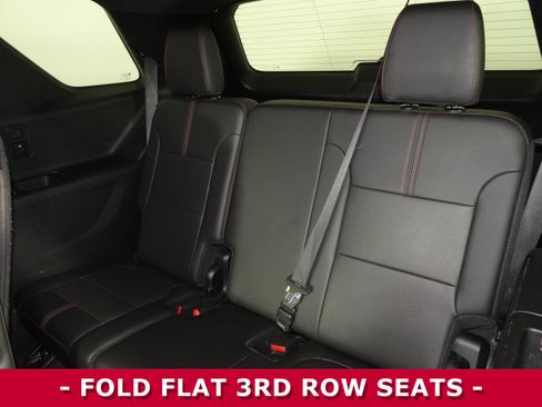 Used 2023 Chevrolet Traverse RS image 11