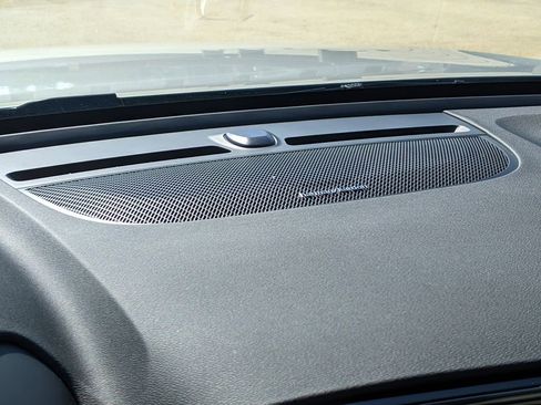 Certified 2024 Volvo XC40 B5 Ultimate w/ Climate Package AWD/4WD image 16