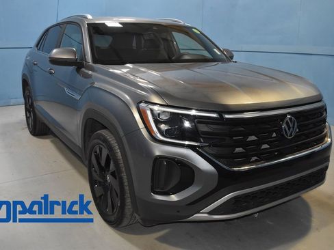 Used 2024 Volkswagen Atlas Cross Sport SE image 1