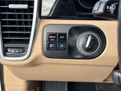 Used 2019 Porsche Cayenne AWD/4WD image 21
