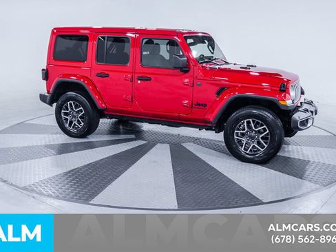 Used 2025 Jeep Wrangler Unlimited Sahara AWD/4WD image 13