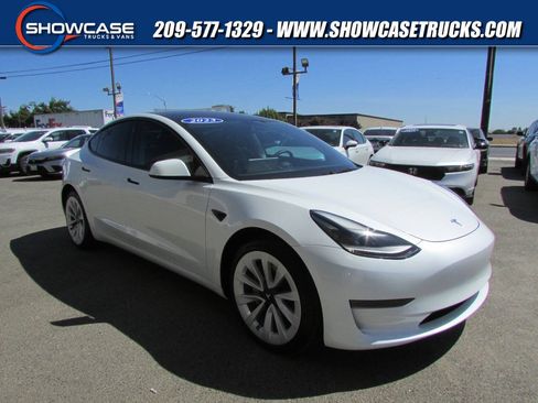 Used 2023 Tesla Model 3 Standard Range RWD image 1