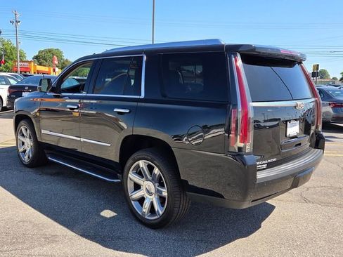 Used 2020 Cadillac Escalade Luxury AWD/4WD image 9