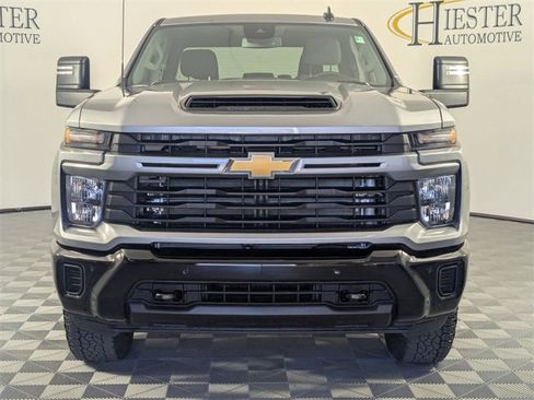 Used 2025 Chevrolet Silverado 2500 Custom w/ Custom Value Package image 3