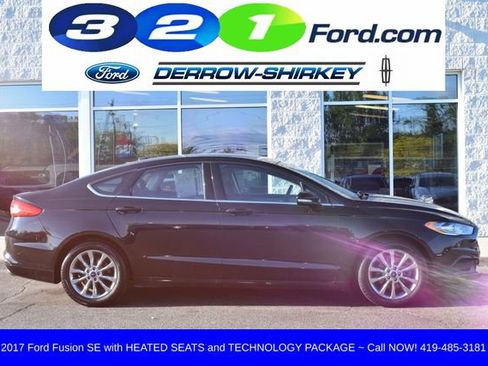 Used 2017 Ford Fusion SE w/ Fusion SE Technology Package FWD image 3