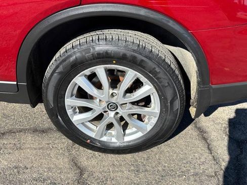 Used 2019 Nissan Rogue SV image 27