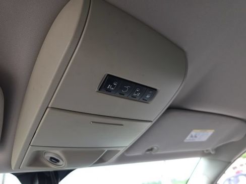 Used 2012 Chrysler Town & Country Touring-L w/ Entertainment Group #2 FWD image 26