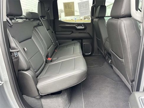 Used 2025 GMC Sierra 1500 SLT image 19