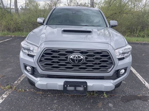 Used 2021 Toyota Tacoma TRD Sport AWD/4WD image 3