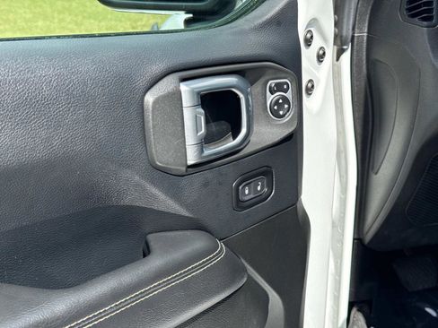 Used 2019 Jeep Wrangler Unlimited Sahara w/ Dual Top Group image 18