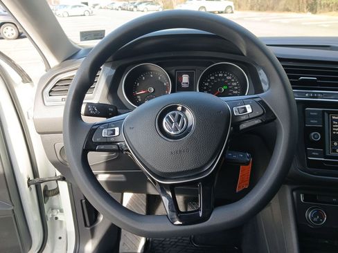 Used 2020 Volkswagen Tiguan S image 14