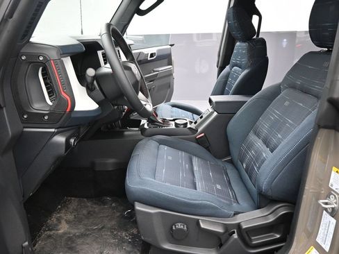 Certified 2026 Ford Bronco Heritage Edition AWD/4WD image 9