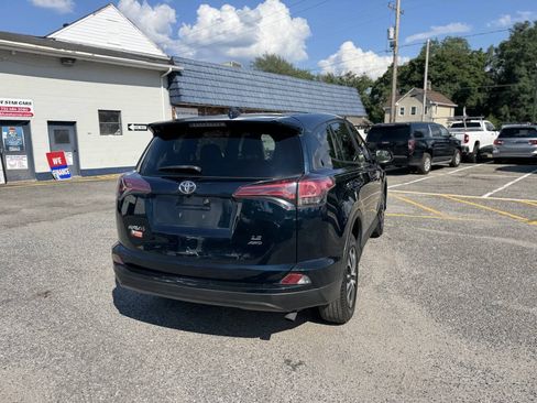 Used 2018 Toyota RAV4 LE w/ All Weather Liner Package AWD/4WD image 10