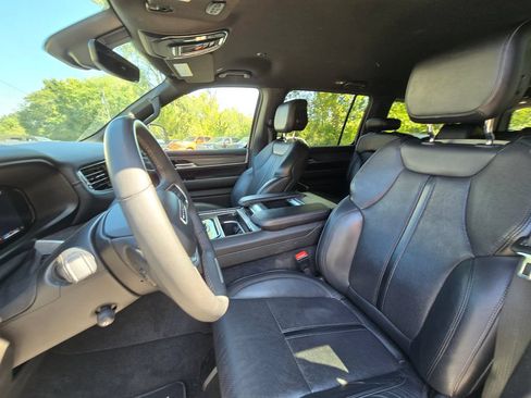 Used 2024 Jeep Wagoneer L Series II w/ Flexible Seating Group AWD/4WD image 14