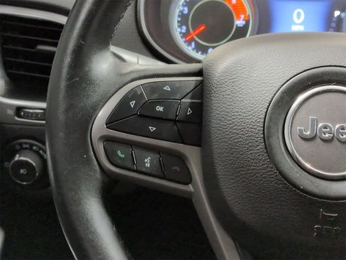 Used 2019 Jeep Cherokee Limited image 24