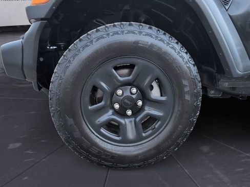 Used 2018 Jeep Wrangler Unlimited Sport image 22