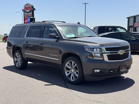 Used 2018 Chevrolet Suburban LT w/ LT Signature Package AWD/4WD image 3