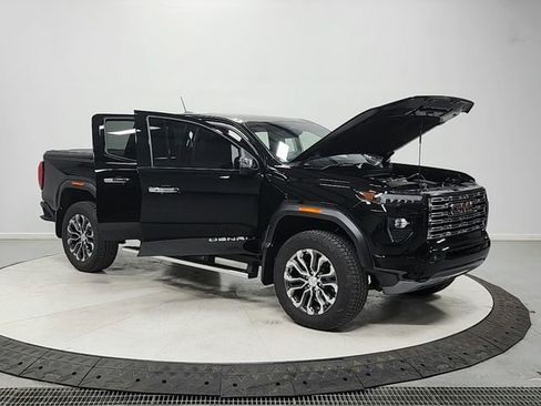 Used 2025 GMC Canyon Denali AWD/4WD image 9