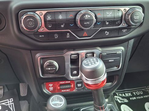Used 2018 Jeep Wrangler Rubicon AWD/4WD image 17