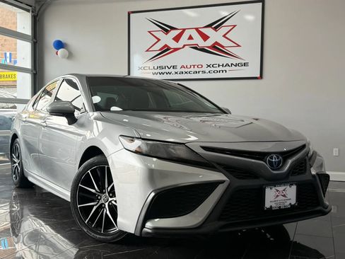 Used 2023 Toyota Camry SE FWD image 1