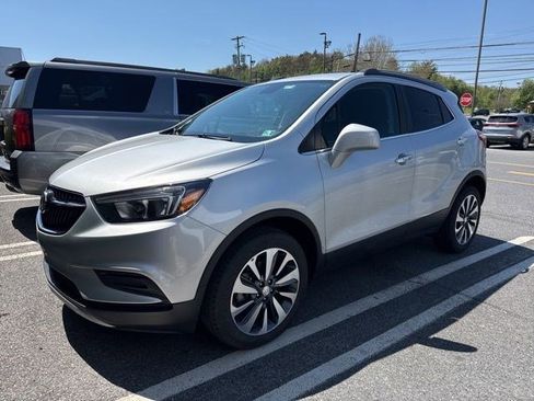 Used 2022 Buick Encore Preferred AWD/4WD image 2