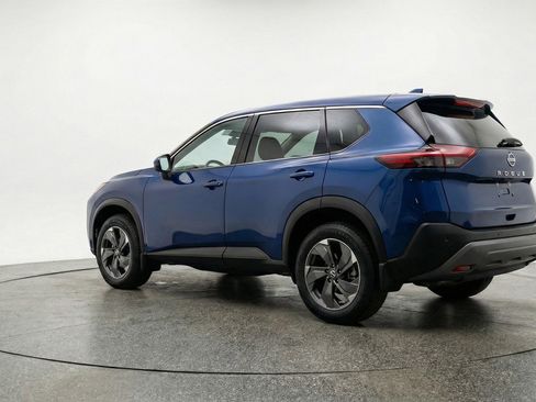 Used 2025 Nissan Rogue SV image 5
