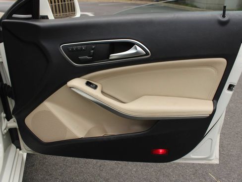 Used 2014 Mercedes-Benz CLA 250 4MATIC image 25