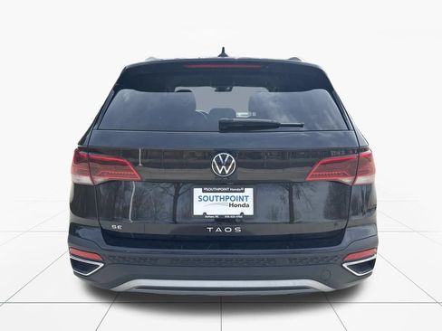 Used 2024 Volkswagen Taos SE image 7