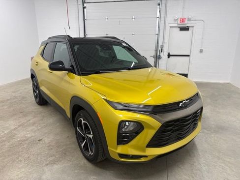 Used 2023 Chevrolet TrailBlazer RS w/ Sun and Liftgate Package FWD image 3
