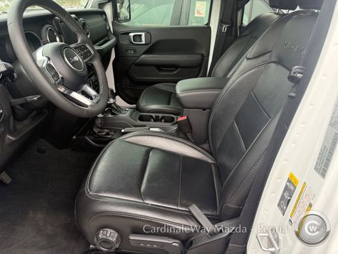 Used 2023 Jeep Wrangler Unlimited Sahara w/ Safety Group image 15