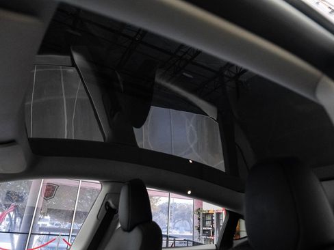 Used 2022 Tesla Model Y Long Range image 6