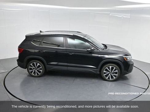 Used 2023 Volkswagen Taos SE w/ Panoramic Sunroof Package image 53