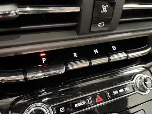 Used 2022 Lincoln Corsair AWD w/ Premium Package image 24