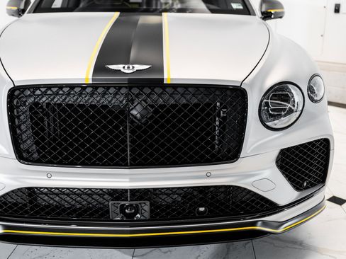 Used 2025 Bentley Bentayga image 13