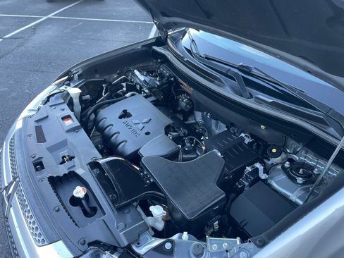 Used 2019 Mitsubishi Outlander ES image 21