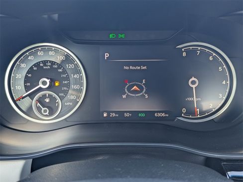 Used 2025 Genesis G70 2.5T image 23