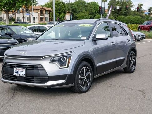 Used 2023 Kia Niro EX image 4