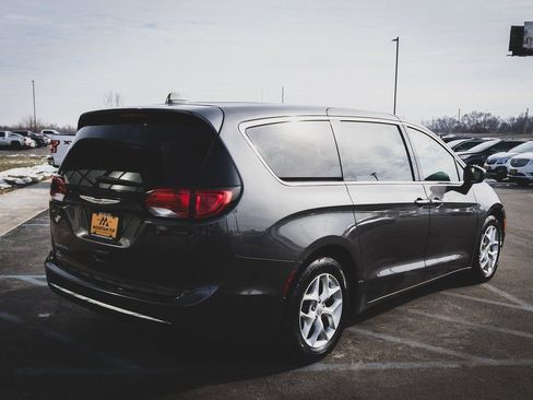 Used 2019 Chrysler Pacifica Touring Plus w/ Advanced Safetytec Group image 28