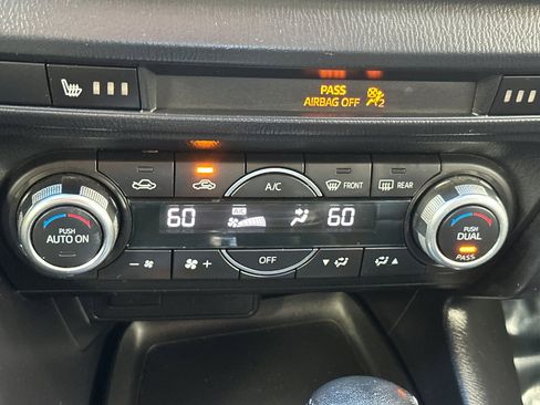 Used 2017 MAZDA MAZDA3 Touring image 21