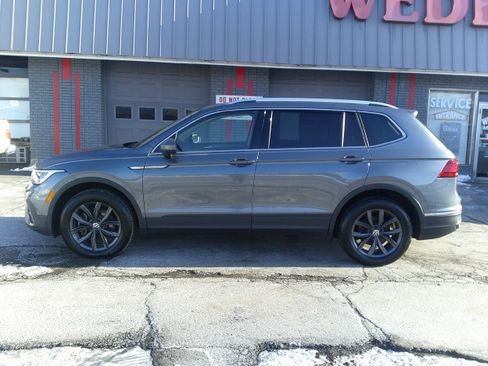 Used 2022 Volkswagen Tiguan SE image 2