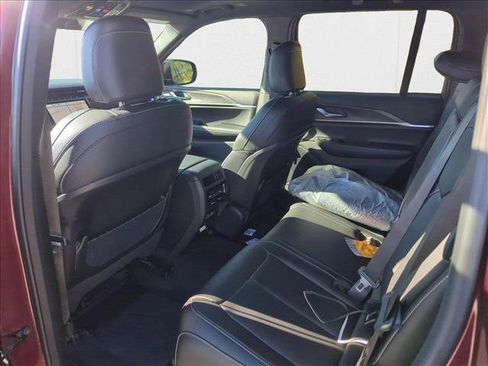 New 2025 Jeep Grand Cherokee Limited w/ Black Appearance Package image 21