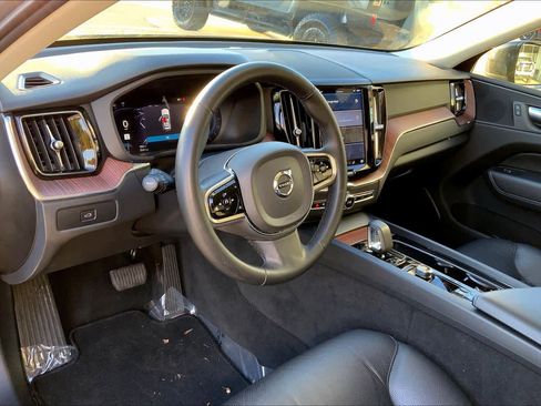 Used 2024 Volvo XC60 B5 Plus image 18