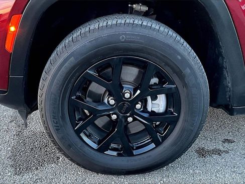 Used 2025 Jeep Grand Cherokee L Altitude image 8